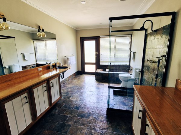 Main bathroom